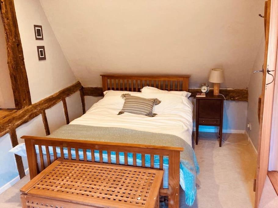 2 Beds & Living In Our Idyllic Country Cottage Bedford Extérieur photo