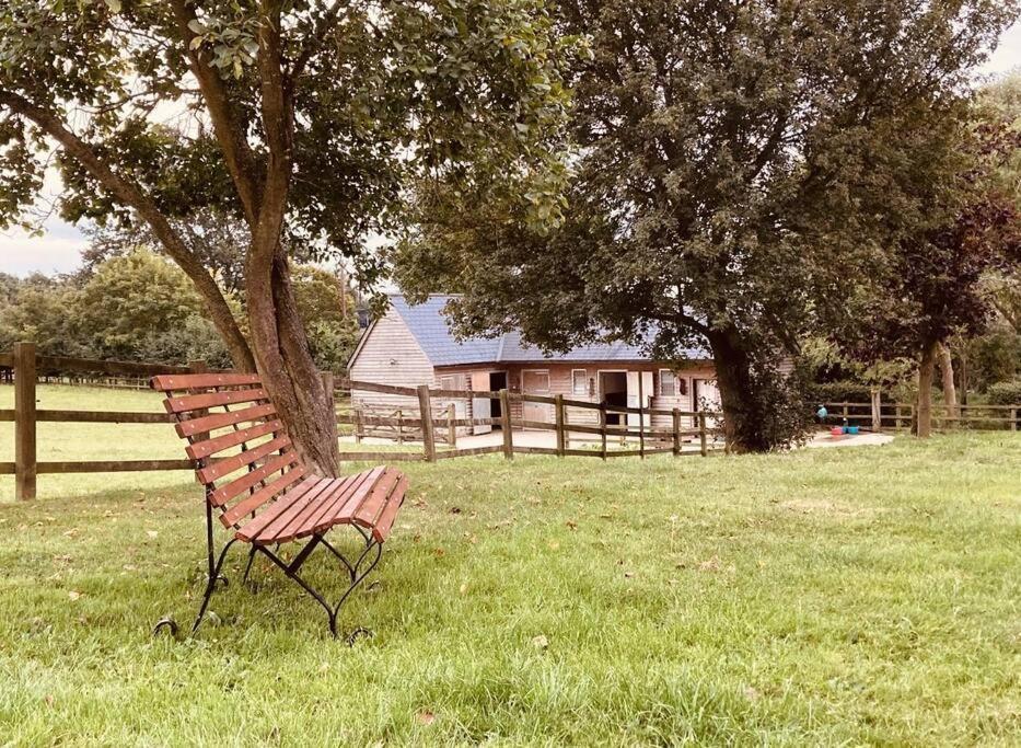 2 Beds & Living In Our Idyllic Country Cottage Bedford Extérieur photo