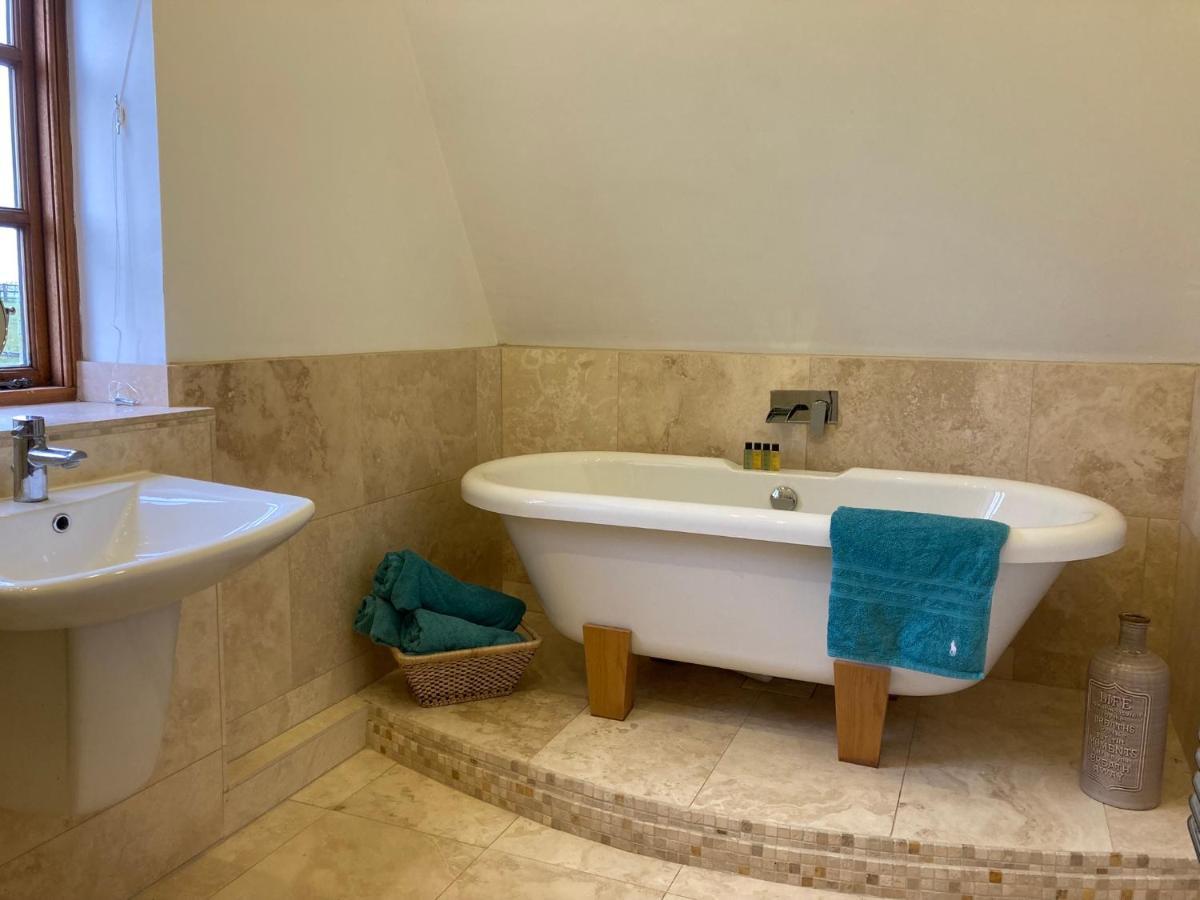 2 Beds & Living In Our Idyllic Country Cottage Bedford Extérieur photo