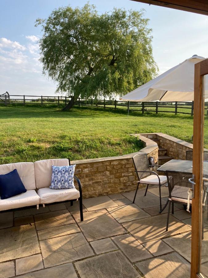 2 Beds & Living In Our Idyllic Country Cottage Bedford Extérieur photo