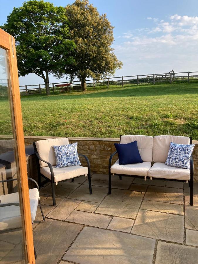 2 Beds & Living In Our Idyllic Country Cottage Bedford Extérieur photo